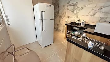 Deluxe Apartment, Balcony, Beach View | Private kitchen