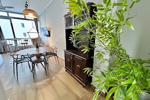 Deluxe-lejlighed - balkon - strandudsigt | Spiseområde