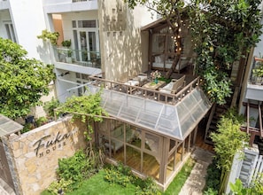 Outdoor dining - A very beautiful villa nearby the beach in Da Nang (An Hai)