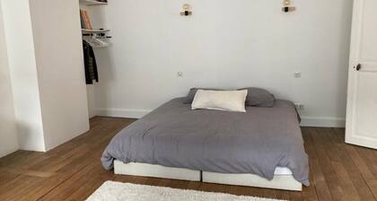 Townhouse for a large family gathering—in a medieval town 1 hour from Paris