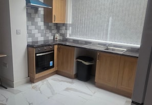 Unclassified image, 5 of 12, button - Central Cardiff, Near Tramshed and Principality Stadium. 5-bed House, Sleeps 13 w/ Parking & Garden (Cardiff)