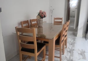 Unclassified image, 3 of 12, button - Central Cardiff, Near Tramshed and Principality Stadium. 5-bed House, Sleeps 13 w/ Parking & Garden (Cardiff)