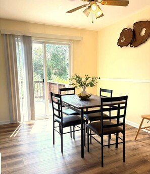 Dining - Stay Together, 2 Bed Room + bonus Studio (Woodbridge)