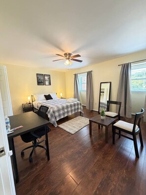 Room - Stay Together, 2 Bed Room + bonus Studio (Woodbridge)