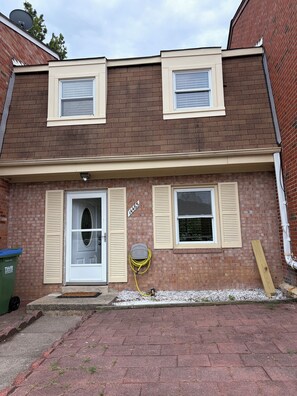 Exterior - Stay Together, 2 Bed Room + bonus Studio (Woodbridge)