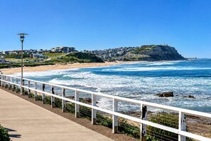 Beach - Fernleigh Escape Close to Cafs Trails and Beaches (Adamstown)