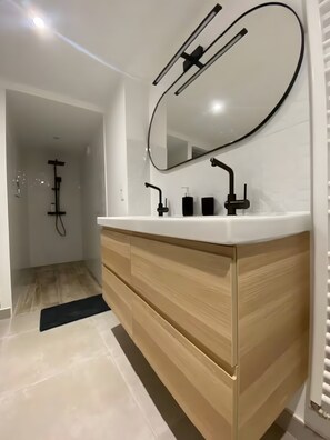 Bathroom - Apartment Le Cocoon, with Sandra and Philippe (Le Cheylard)