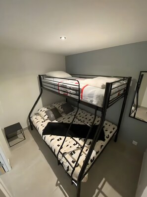 Room - Apartment Le Cocoon, with Sandra and Philippe (Le Cheylard)
