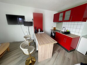 Private kitchen - Apartment 'Domus Lux 406' with Balcony and Wi-Fi (Bad Säckingen)