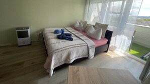 WiFi, bed sheets - Apartment Domus Lux 406 with Balcony and Wi-Fi (Bad Säckingen)