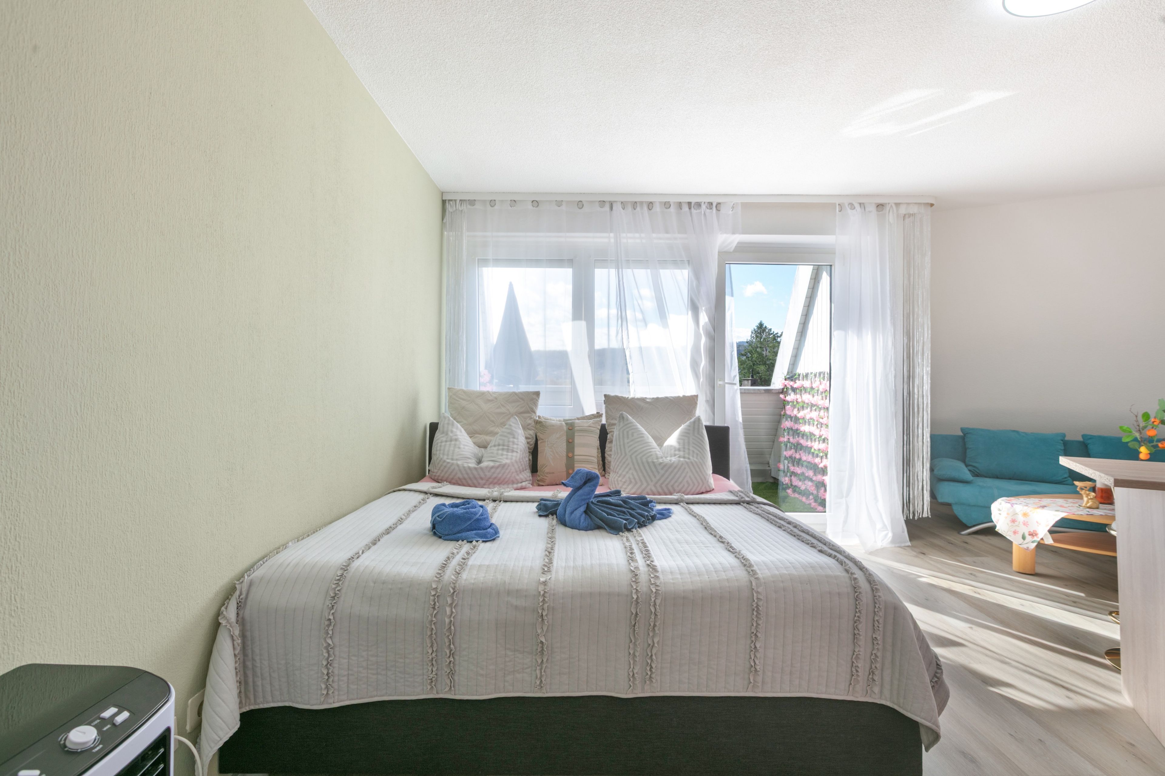 WiFi, bed sheets