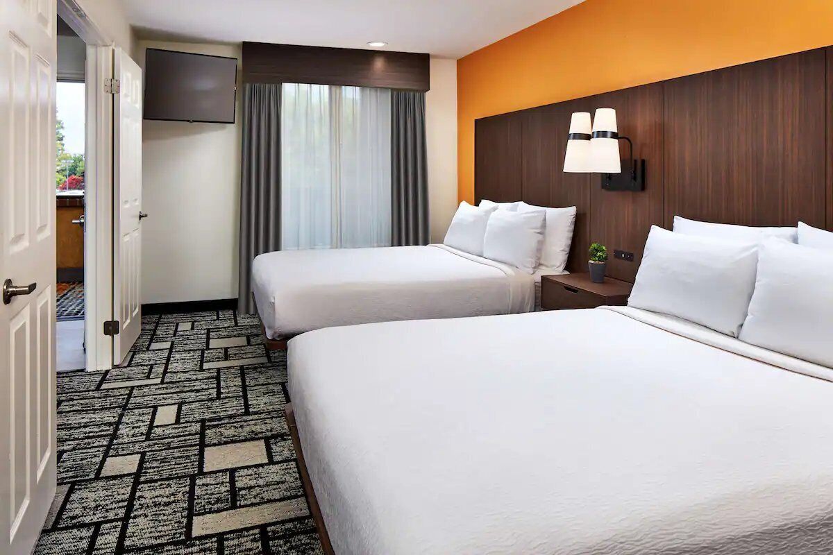 Stay Close To Anaheim Entertainment, Orange Dining & Endless Family Fun - Orange, CA