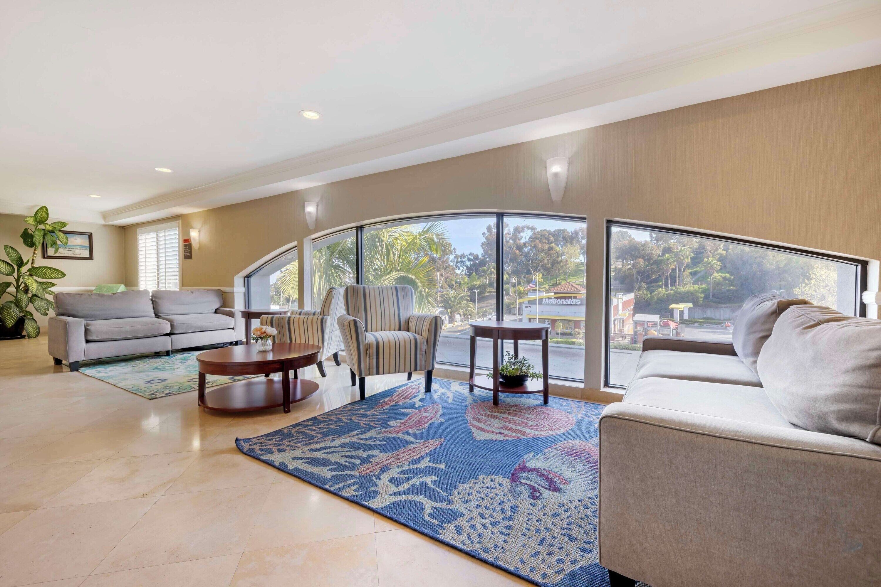 Beach Getaway: 2-room Queen Suite With Balcony | Breakfast | 2mi To Capo Beach - Dana Point, CA