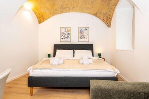 A bedroom with a bed, two wall-mounted artworks, and a window. - cityswap- Wien Naschmarkt 2 (Wien)