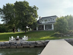 Exterior - Spacious 4-bedroom house in fantastic Cayuga with AC (Cayuga)