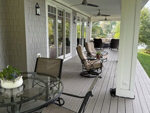 Outdoor dining - Spacious 4-bedroom house in fantastic Cayuga with AC (Cayuga)