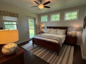 Room - Spacious 4-bedroom house in fantastic Cayuga with AC (Cayuga)