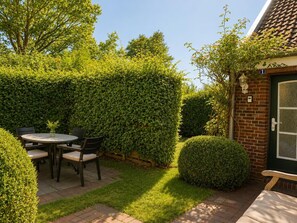 Outdoor dining - Vrbo Property (Wangerland)