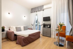 In-room safe, iron/ironing board (on request), WiFi (free) - Domus Bella Roma (Roma)