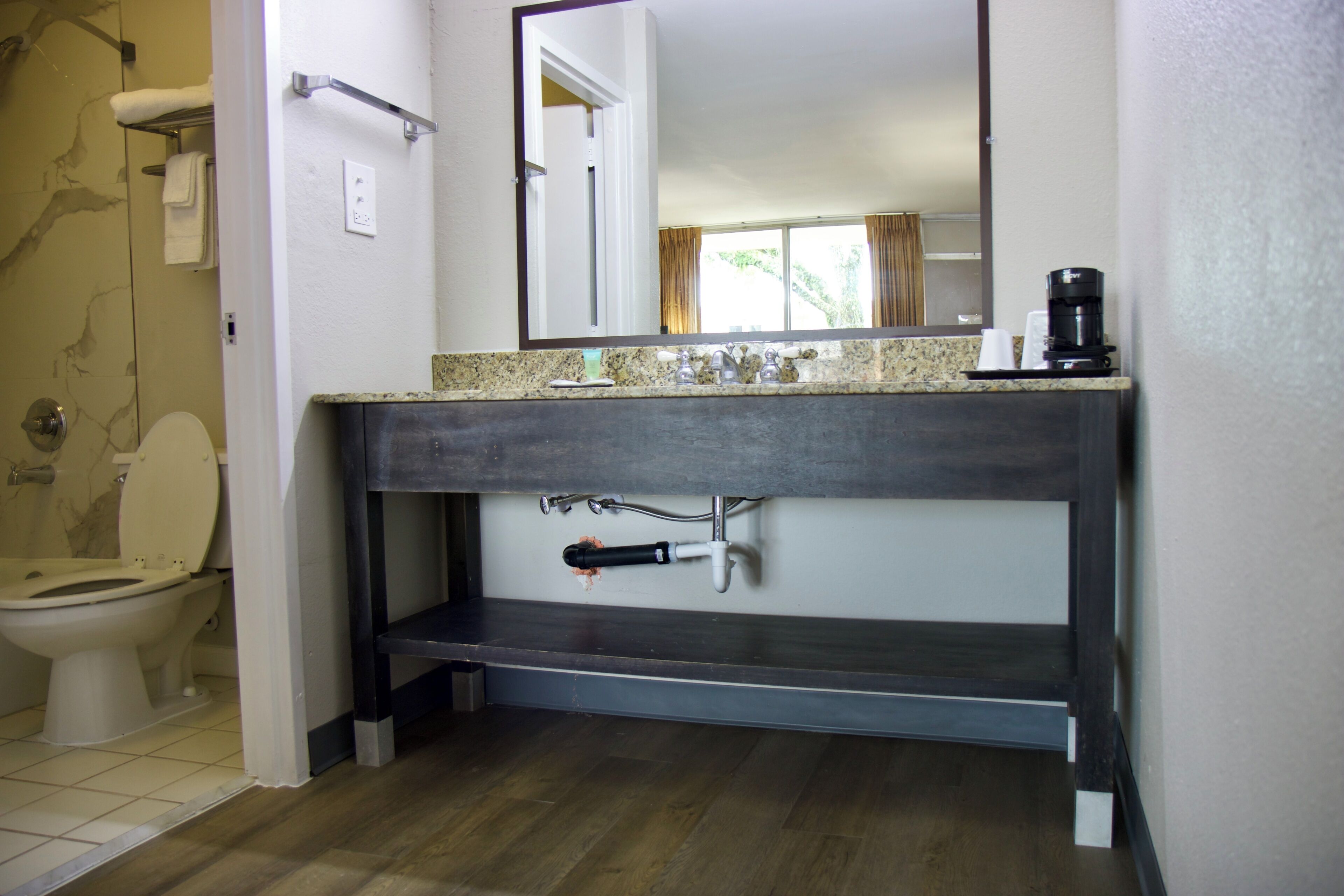Deluxe Single Room | Bathroom | Combined shower/tub, towels, soap, shampoo