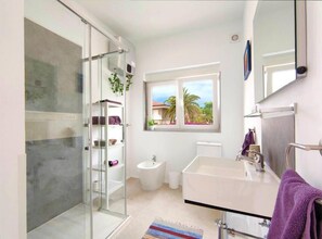 Studio, 1 Queen Bed, Kitchen, City View | Bathroom - Fantastico Best (Puerto de la Cruz)