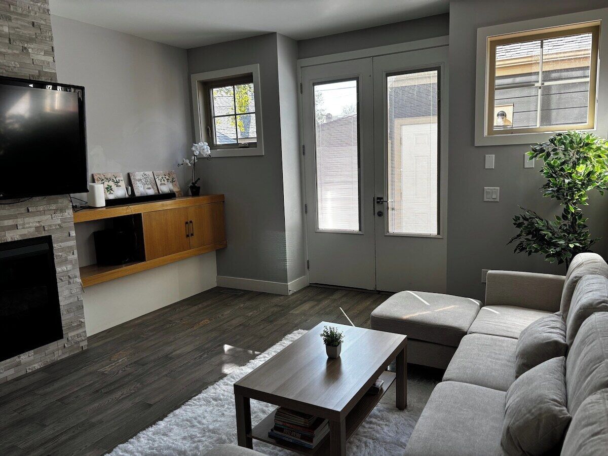 Grizzly - Private Luxury Unit Near Dt And 17th Av - Calgary