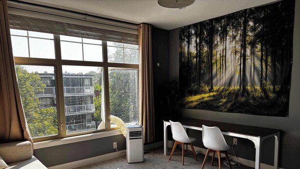 Unclassified image, 1 of 47, button - Grizzly - Private Luxury Unit near DT and 17th Av (Calgary)