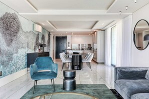 Living area - Ocean View, Luxury Aurum Apt, Pool - Bantry Allure (Cape Town)