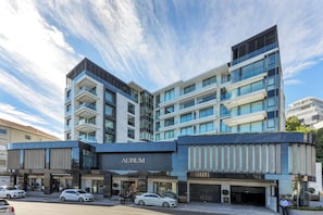 Unclassified image, 4 of 32, button - Ocean View, Luxury Aurum Apt, Pool - Bantry Allure (Cape Town)
