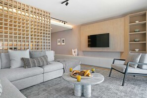Living area - Stunning Views, Short walk to Beach -Clifton Allure (Cape Town)