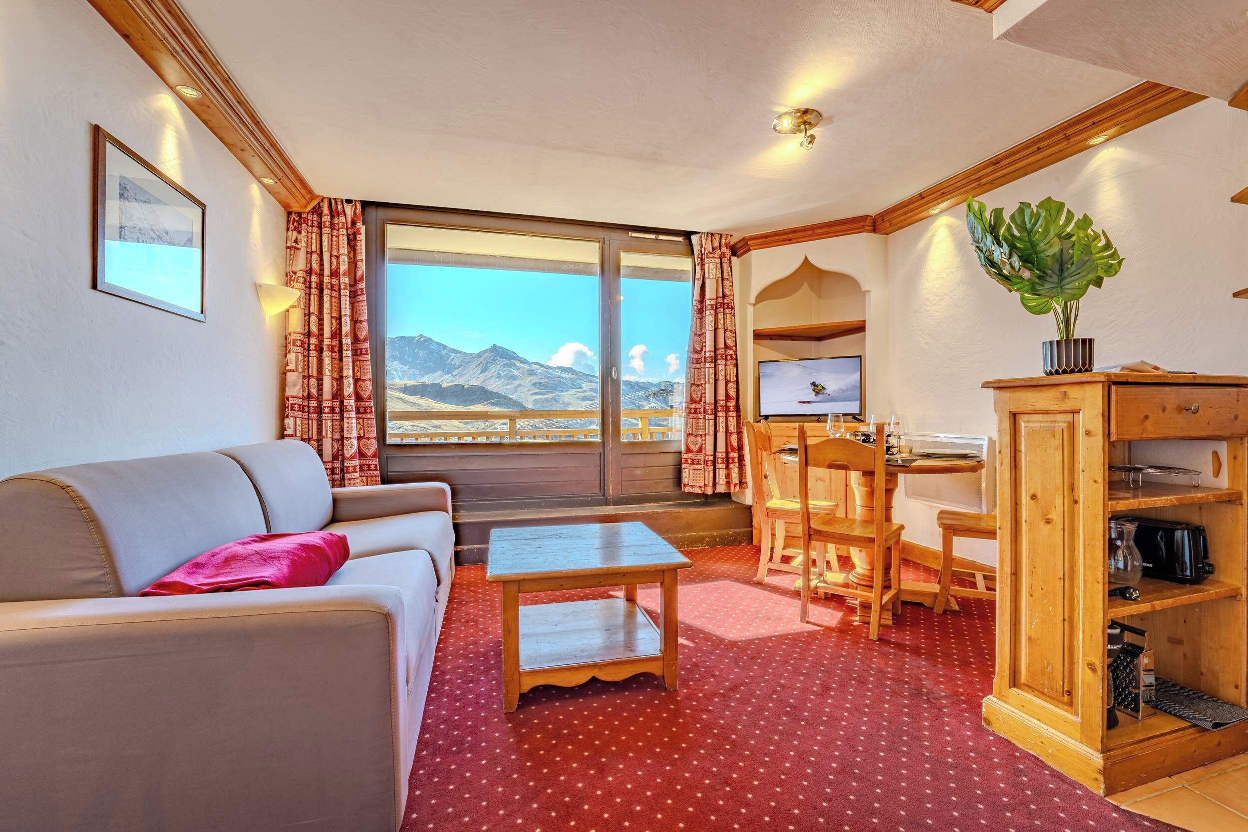 Alpine Stay W/ Private Ski Views - Savoie