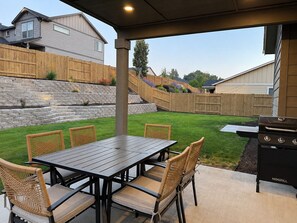 Unclassified image, 2 of 19, button - Spacious 4BR Retreat in Redmond / Fire pit Lounge / Mountain Views (Redmond)