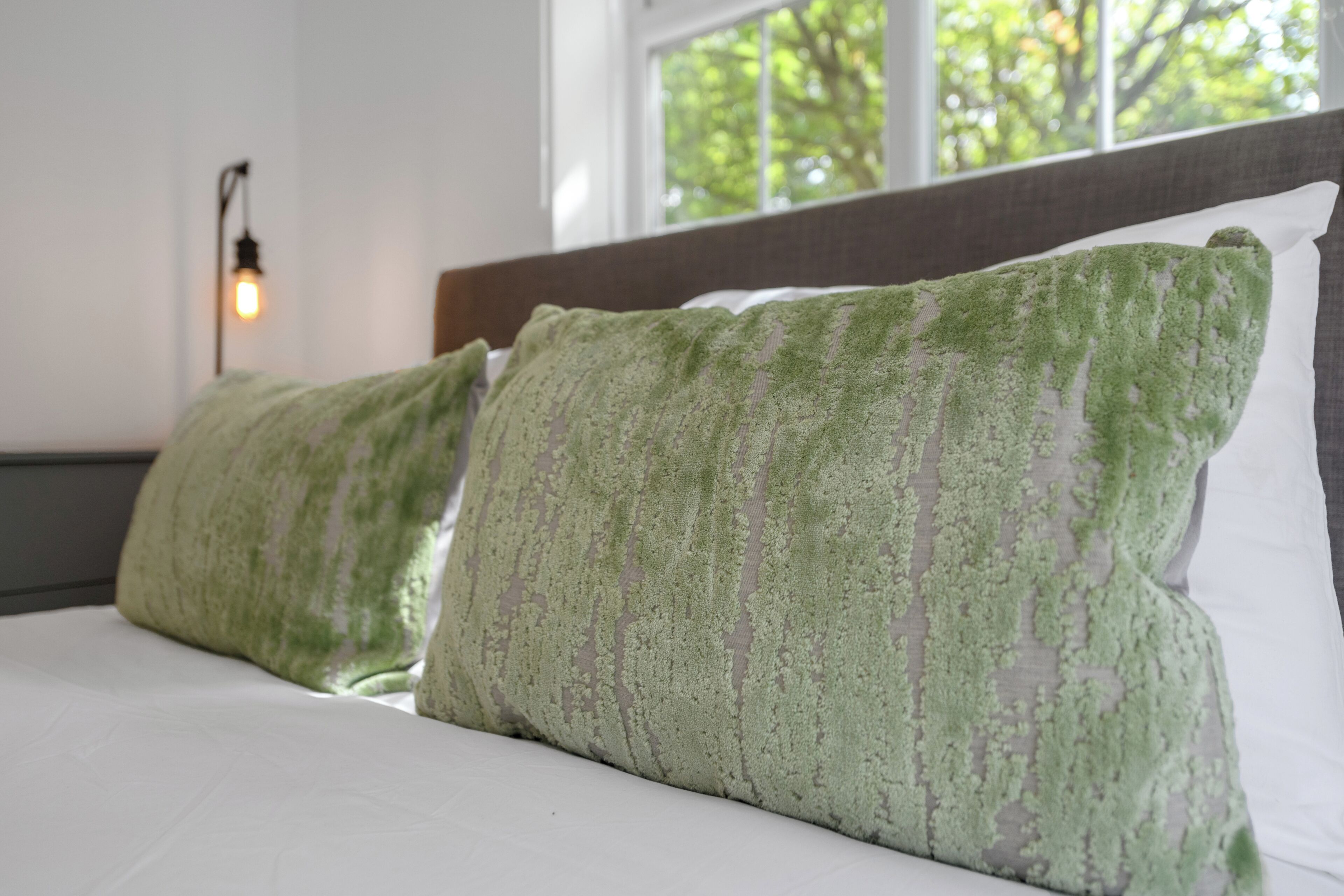 5 bedrooms, iron/ironing board, WiFi, bed sheets