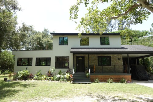 Earthy with a Pop of Bling House Nestled in beautiful Jupiter Farms, FL.