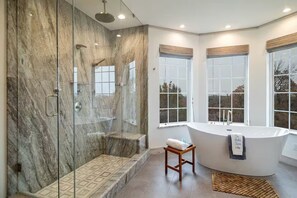 Bathroom - Luxury 4BR/5BA Lakefront Oasis with Expansive Decks and Panoramic Views (Pottsboro)