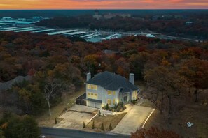 Exterior - Luxury 4BR/5BA Lakefront Oasis with Expansive Decks and Panoramic Views (Pottsboro)