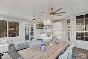 Dining - Luxury 4BR/5BA Lakefront Oasis with Expansive Decks and Panoramic Views (Pottsboro)