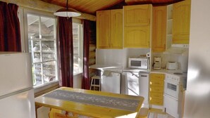 Private kitchen - Cozy 2BR Apt in Länsi-Ruka | Sauna & Fireplace (Ruka)
