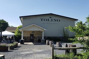A building with a sign that reads 'TOLINO Vineyards.' - 4BR-Cozy Cabin | Hot Tub, Fire Pit & Game Room (East Stroudsburg)
