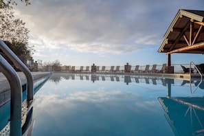 2 Outdoor Pool--- Echota on the Ridge (seasonal) - Wintergreens R332- Mtn Condo/View, Gated Resort, Indoor/Outdoor Pools & Hot Tub (Banner Elk)