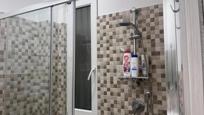Double or Twin Room, Private Bathroom | Bathroom