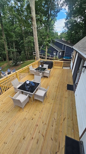 Outdoor dining - The Cove at Portman, near Clemson. (Anderson)