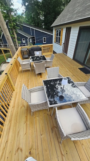 Outdoor dining - The Cove at Portman, near Clemson. (Anderson)