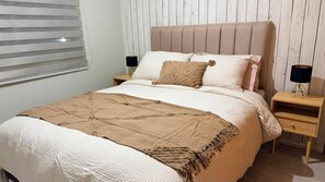 Room - Just a short walk from the shopping center—ideal for families, couples, or business trips. (Linares)