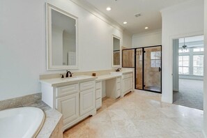 Bathroom - Fully Furnished 3-Bedroom 2.5-Bathroom House (Houston)