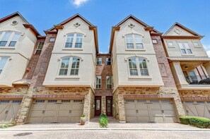 Exterior - Fully Furnished 3-Bedroom 2.5-Bathroom House (Houston)