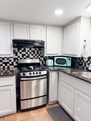 Private kitchen - Private 2BR Guesthouse Near Houston Chinatown (Houston)