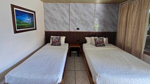 Habitación doble Confort | Espacio para trabajar con laptop y wifi gratis