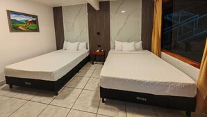 Habitación doble Confort | Espacio para trabajar con laptop y wifi gratis