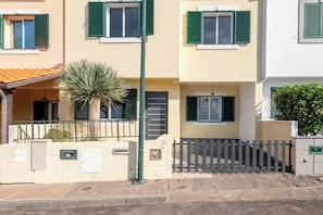 Unclassified image, 3 of 60, button - Ocean View Oasis House (Santa Cruz)